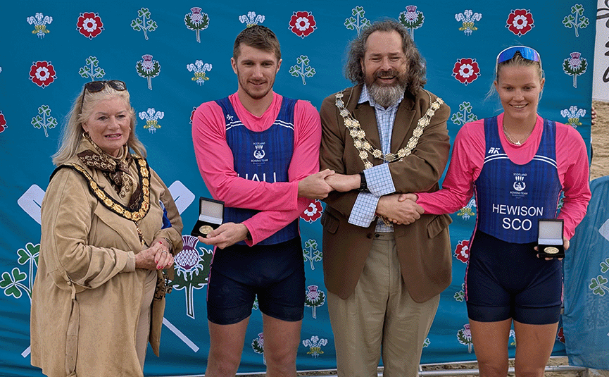 2 Scottish scullers being presented with medals